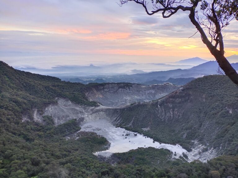 Tiket Masuk Tangkuban Parahu Dan Daya Tarik Agustus