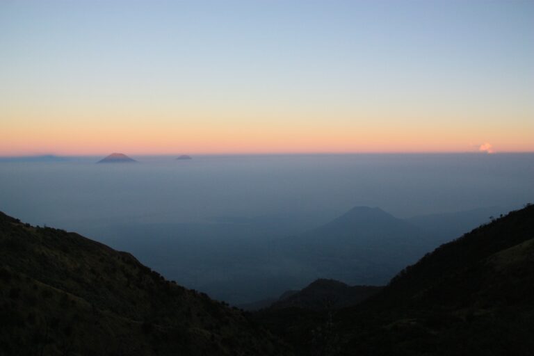 Gunung Merbabu Tiket Masuk Dan Rute Pendakian Desember