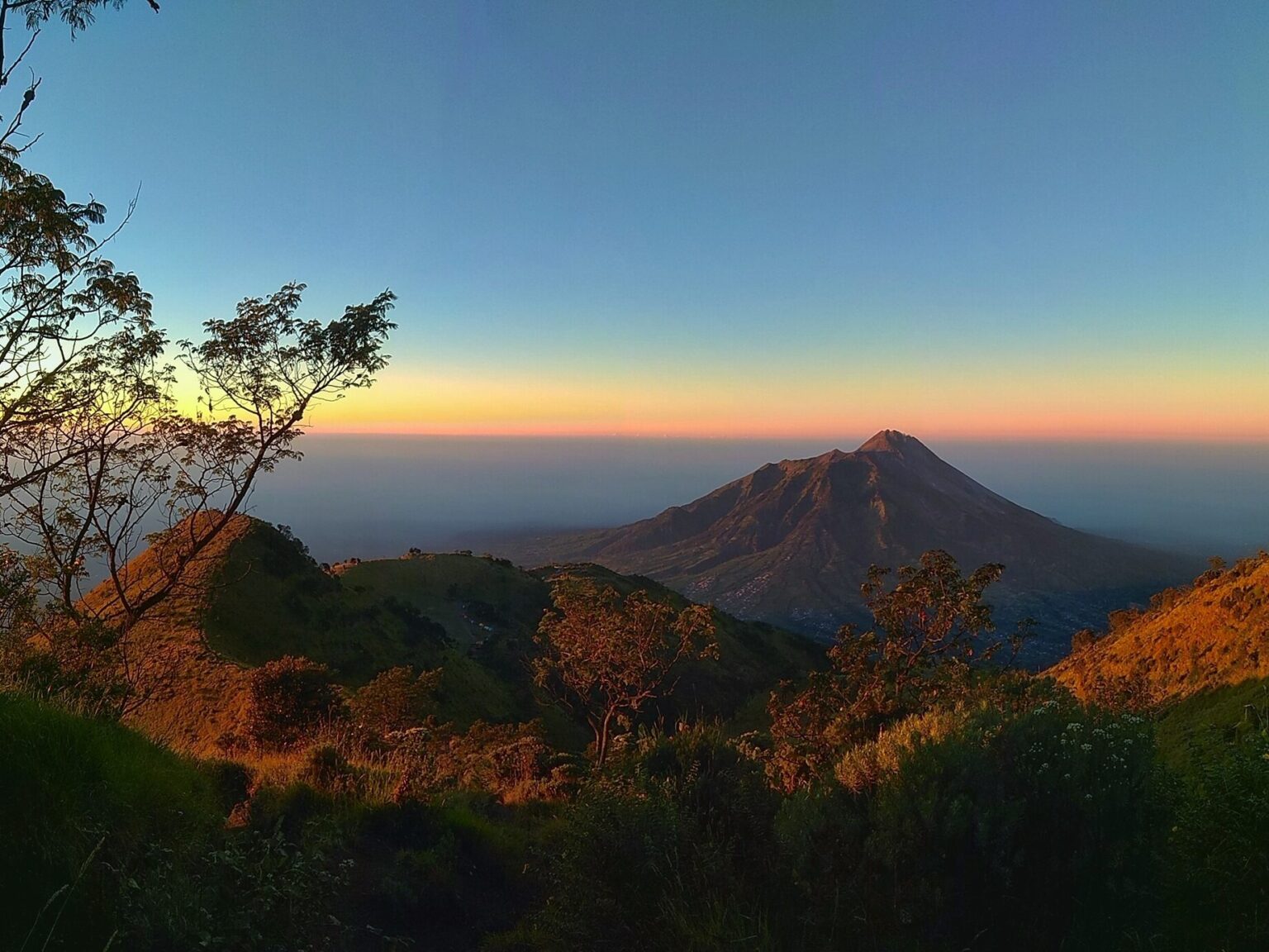 Gunung Merbabu Tiket Masuk Dan Rute Pendakian November