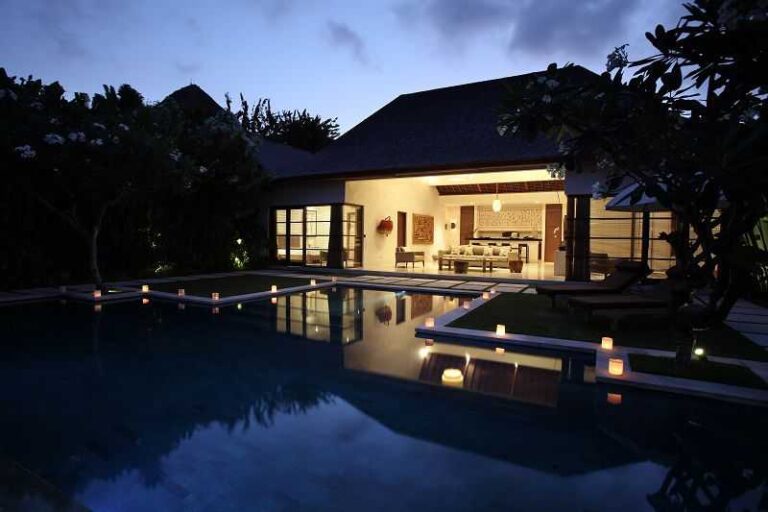 Promo Hotel Seminyak Bali OCBC - Nyaman Villas Night VIews