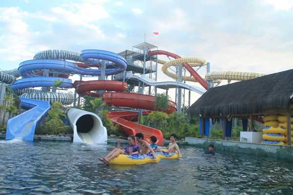 Bugis Waterpark Makassar body slide