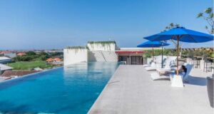 Atanaya Hotel Kuta Bali akomodasi dengan harga terjangkau dan ulasan dangat baik Booking.com - Kolam Renang Infitiny