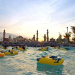 Wahana syracuse beach di Ciputra Waterpark Surabaya dengan ombak-ombak buatan