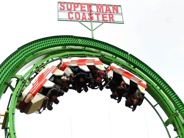 Wahana superman coaster.