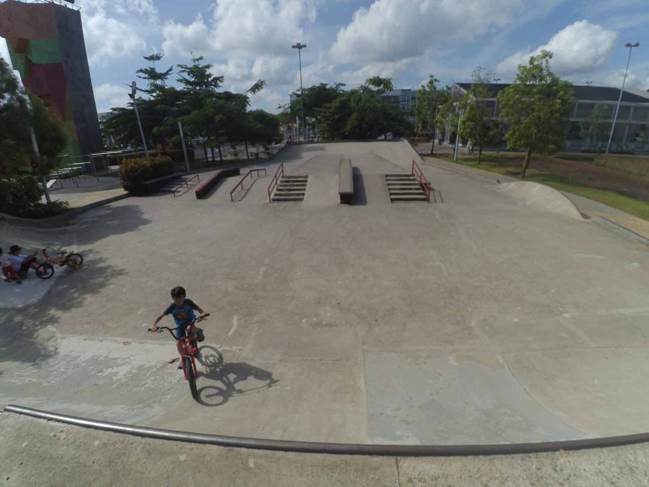 taman skateboard dan sepeda