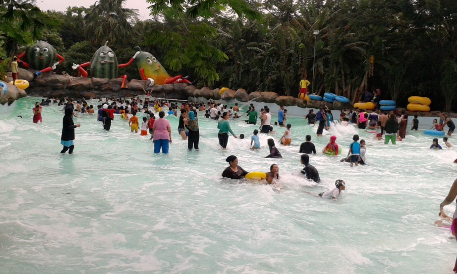 kolam ombak water kingdom