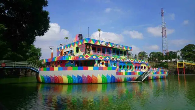 Kapal misteri wahana sengkaling waterpark malang