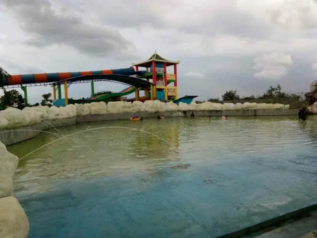 kolam ombak puri nirwana waterpark