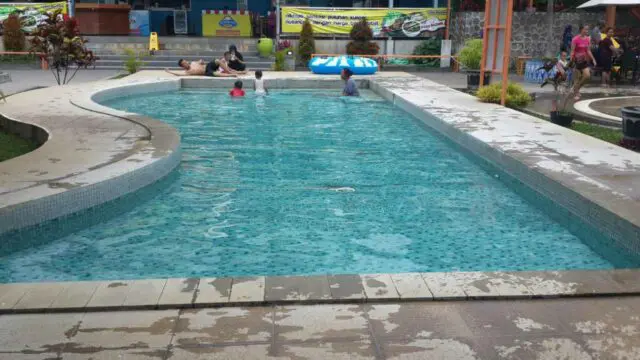 kolam ombak santasea waterpark