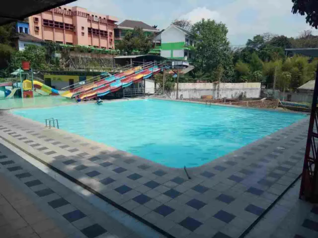 kolam renang brawijaya edupark