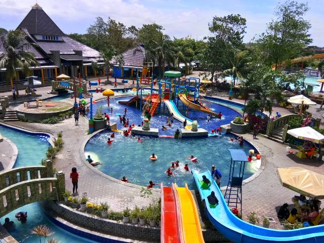 Area Kolam Fun Park Waterboom Tangerang