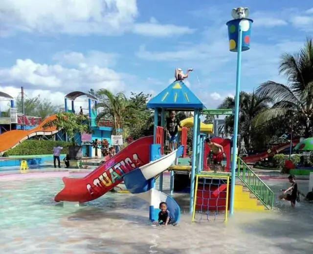 kolam dan wahana permainan anak aquatica waterpark