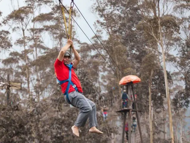 Kegiatan outbond seperti bermain flying fox juga bisa dilakukan. foto: Ranca Upas Ciwidey Smart Camp Adventure