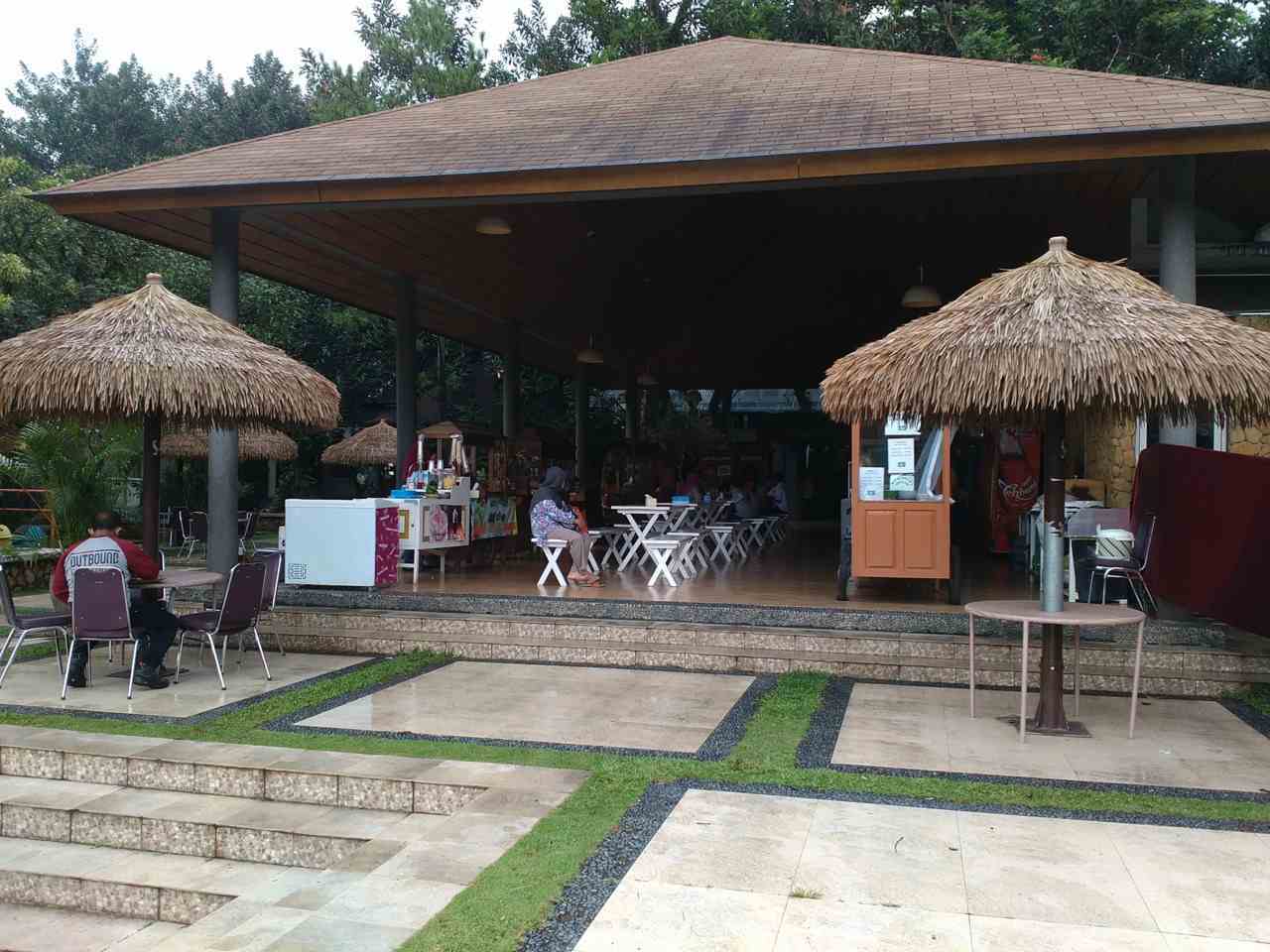 fasilitas restoran di taman budaya sentul city