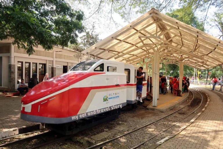 wahana kereta mini taman lalu-lintas bandung