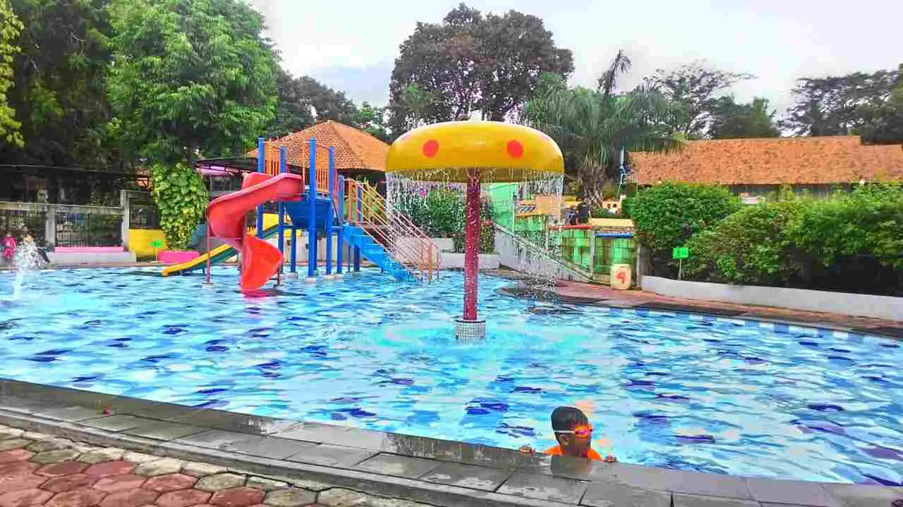 kolam bermain khusus anak kampung main cipulir