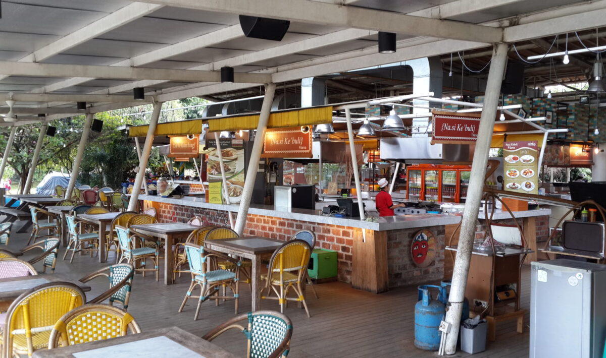 Deretan food court di Pasar Ah Poong Sentul