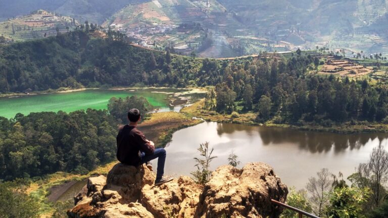 Kawasan Wisata Batu Pandang Ratapan Angin Dieng