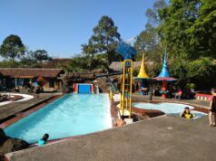 Kolam renang dan permainan di Tirto Argo Siwarak