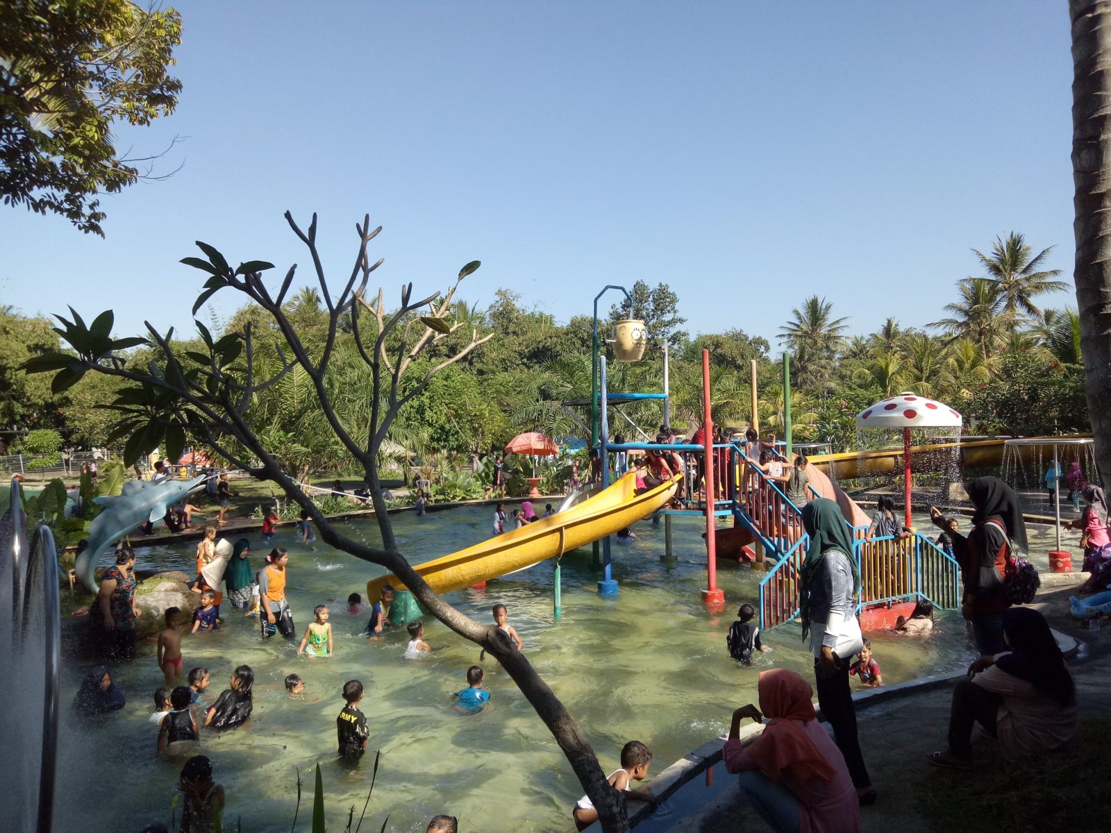 kolam dan wahana anak rinjani waterpark