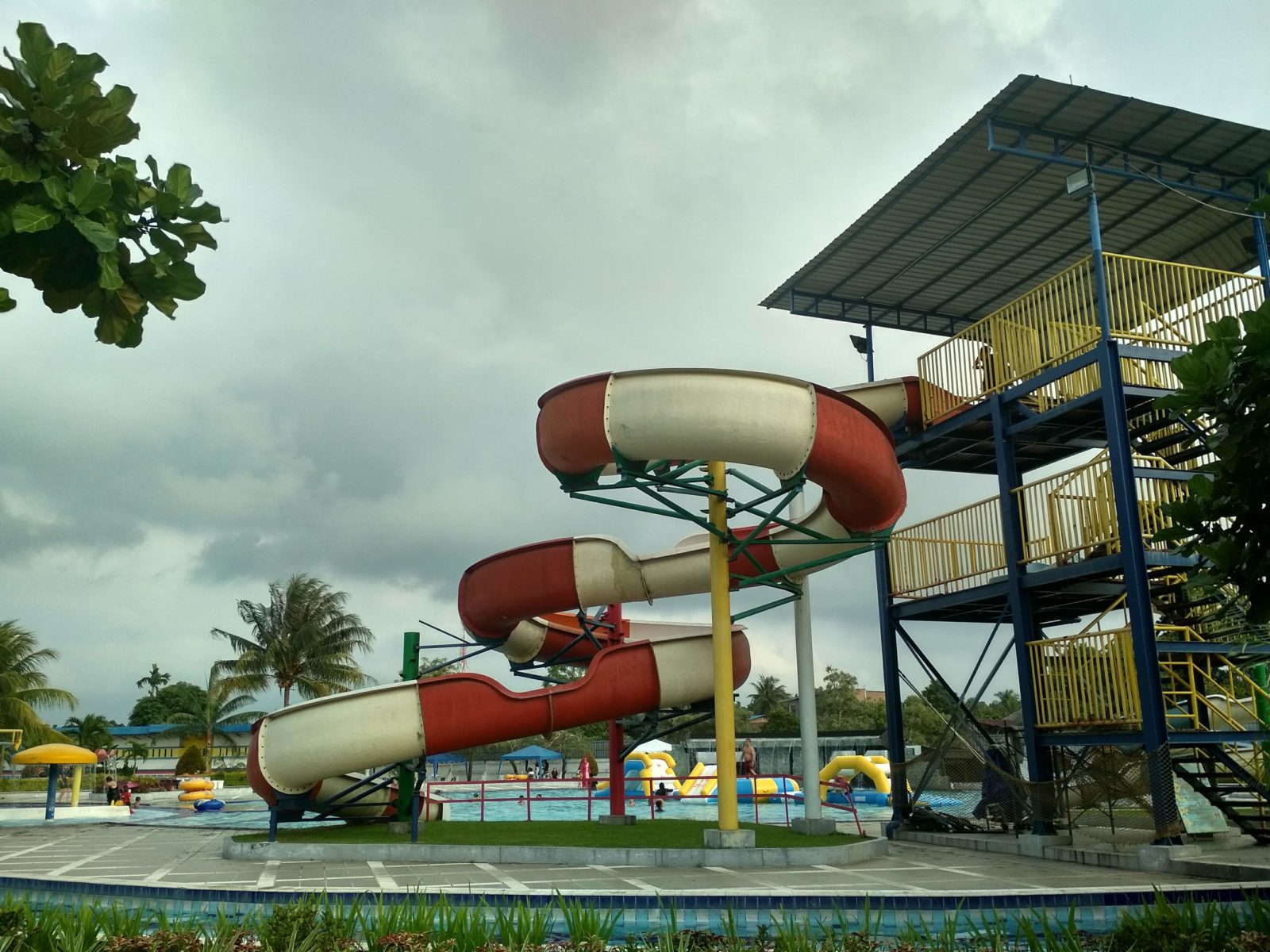 Pacu Adrenalin di Body Slide Siantar Waterpark