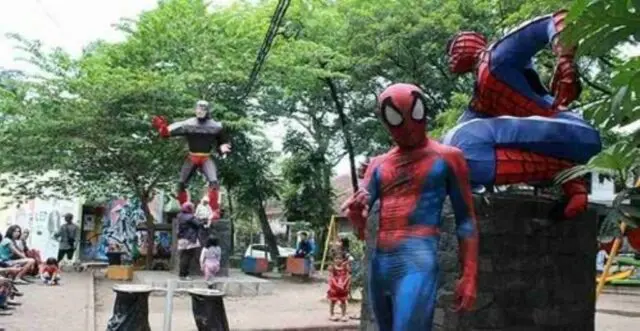 Patung Spiderman Paling Favorit Anak-anak