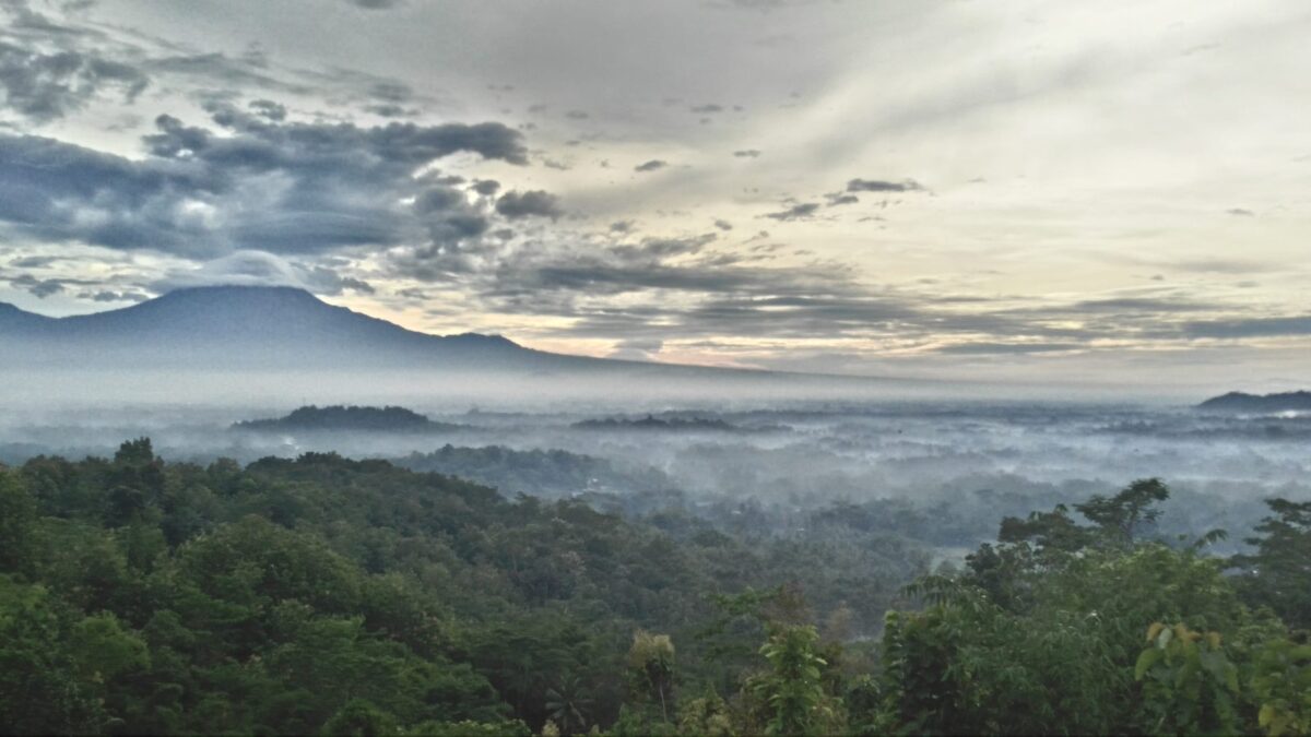 Pemandangan di Punthuk Setumbu