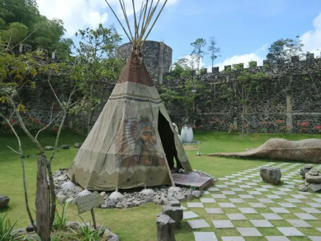 Replika rumah Suku Indian
