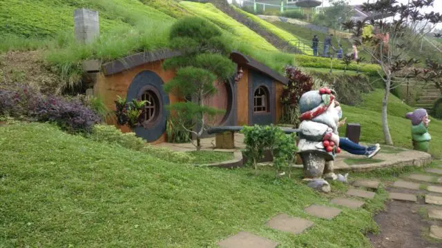 Rumah Hobbit menjadi spot foto favorit