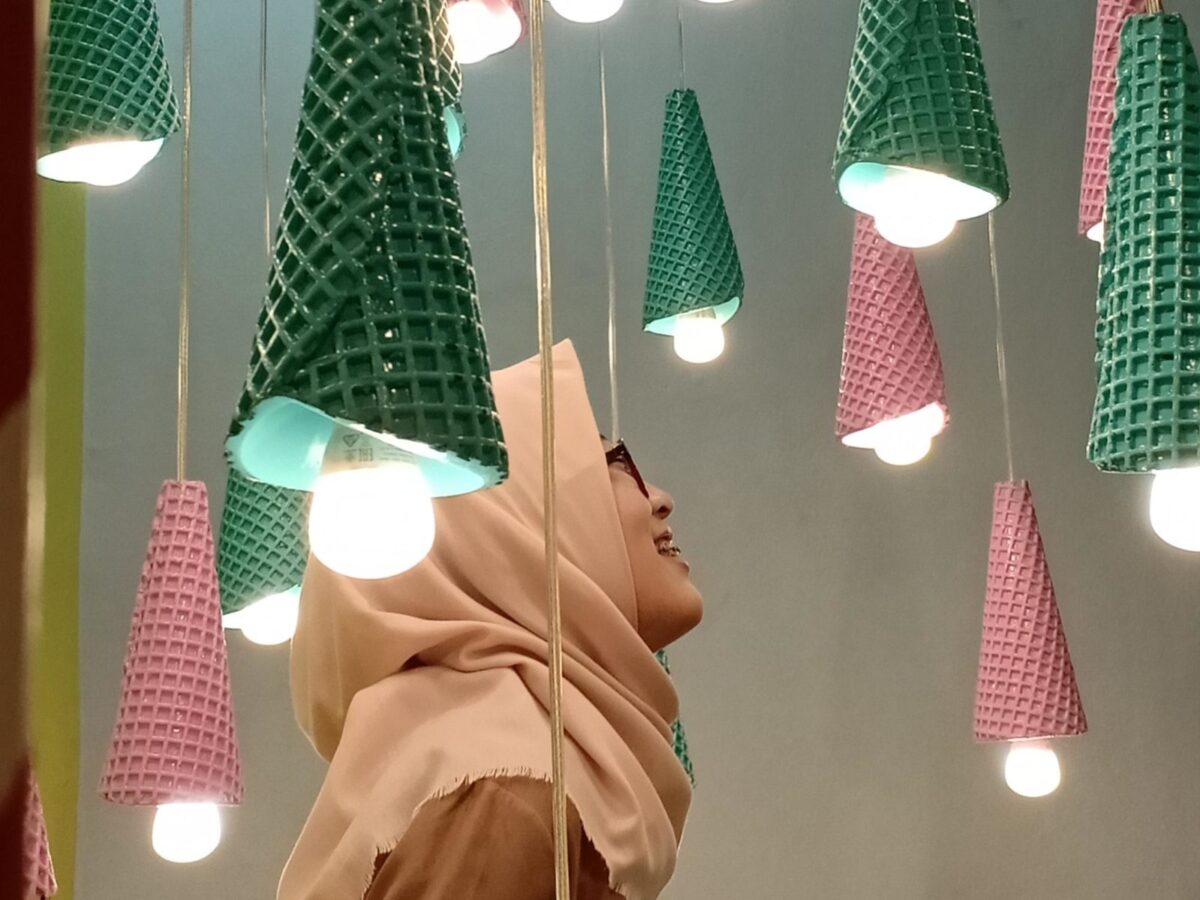 Spot foto cone terbalik Ice Cream World Jogja