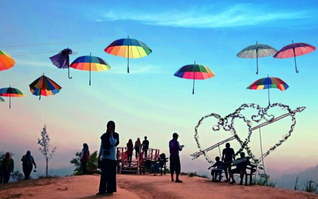 BUKIT CINTA WATU PRAHU Tiket & Spot Foto