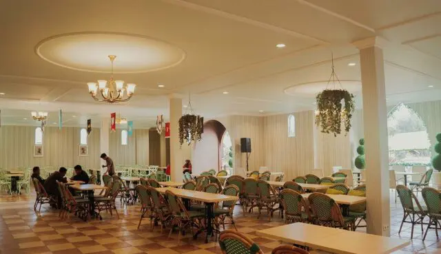 Restoran dan cafe di area taman