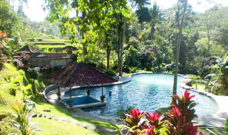 Area Pemandian Air Panas Penatahan
