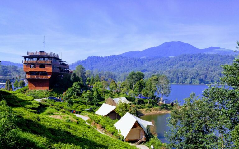 berkemah di tenda glamping lakeside rancabali