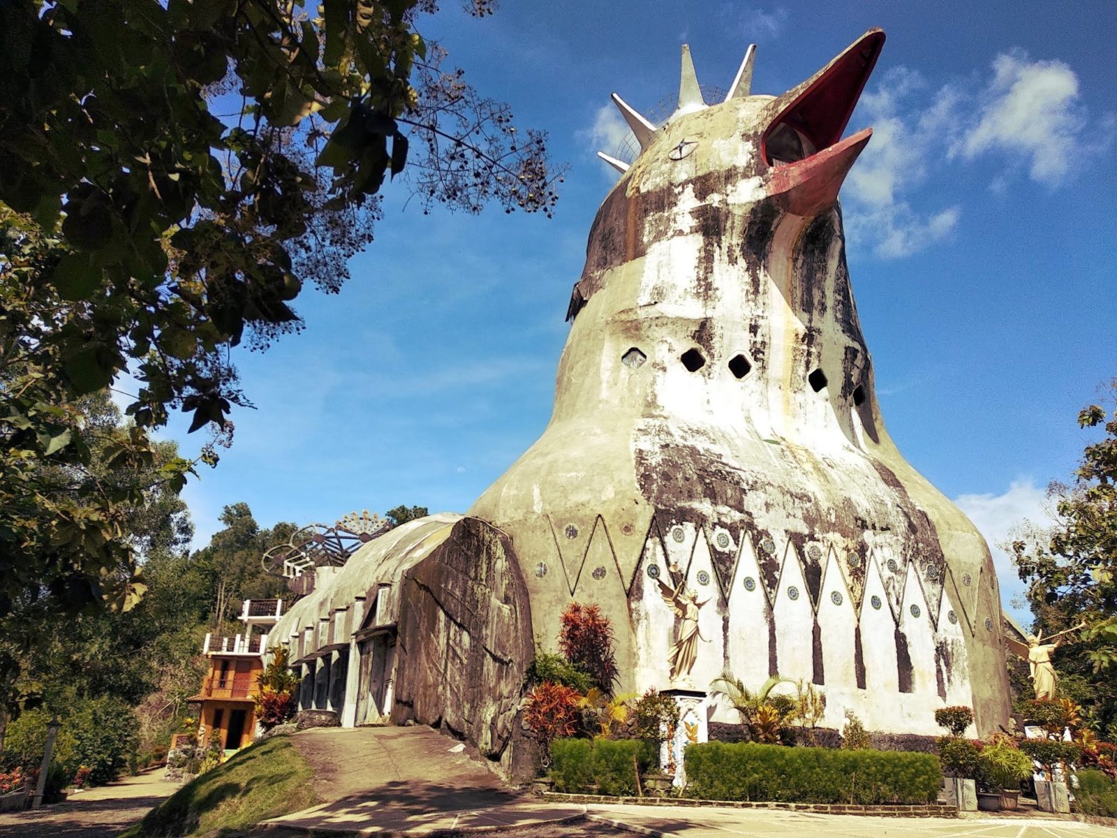 Bangunan Gereja Ayam Bukit Rhema