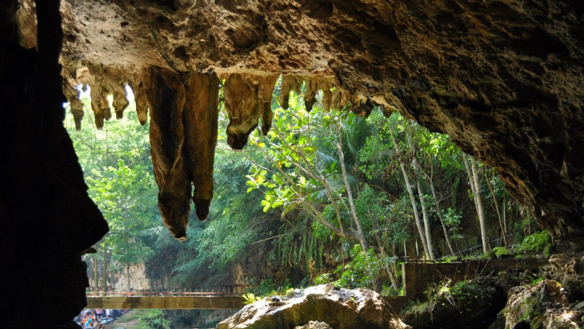 stalaktit di Goa Pindul