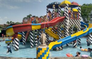 wahana peluncuran air anak-anak Waterpark Ceria Depok