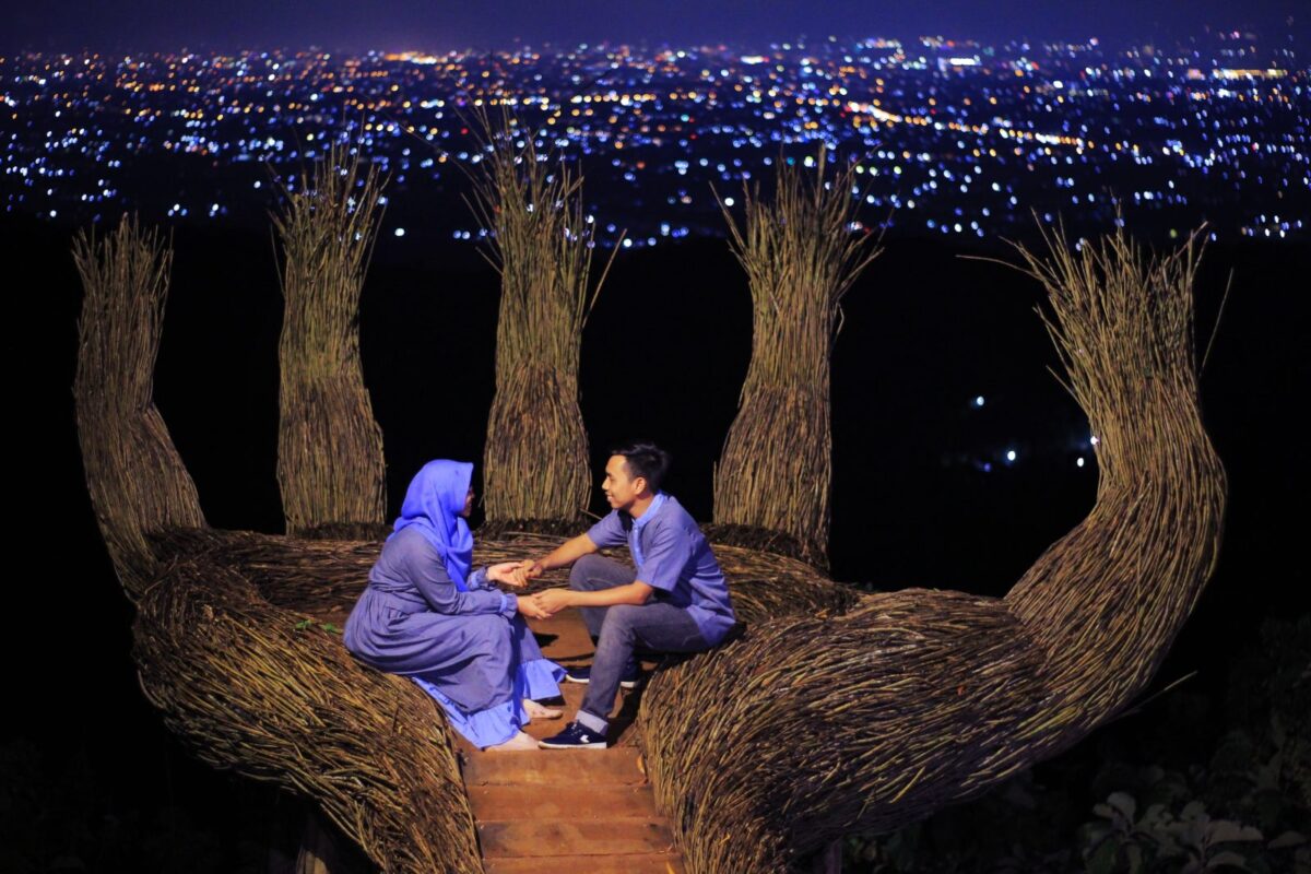 city light yogyakarta malam hari dari hutan pinus pengger sendangsari
