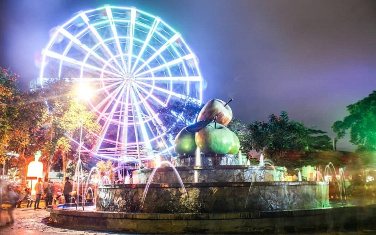 Bianglala di Alun-Alun Kota Batu