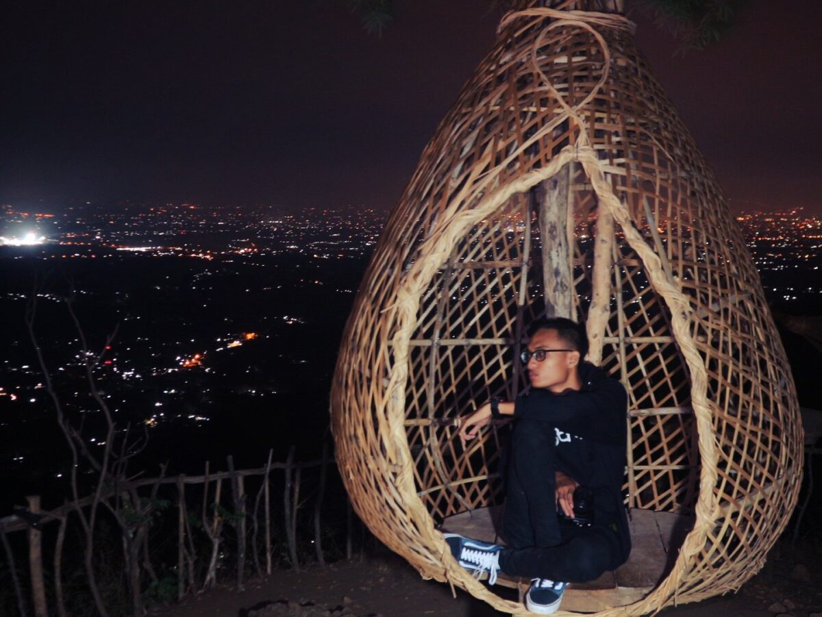 Suasana malam bukit lintang sewu