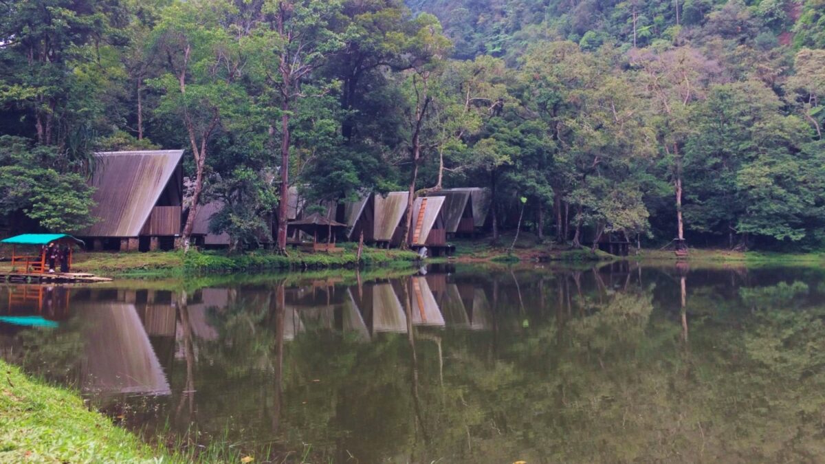 area telaga warna puncak