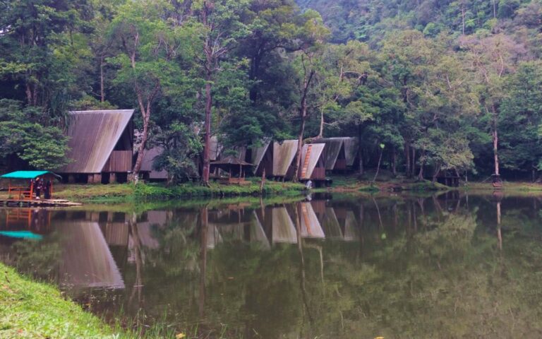 area telaga warna puncak