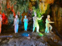 patung diorama dalam gua