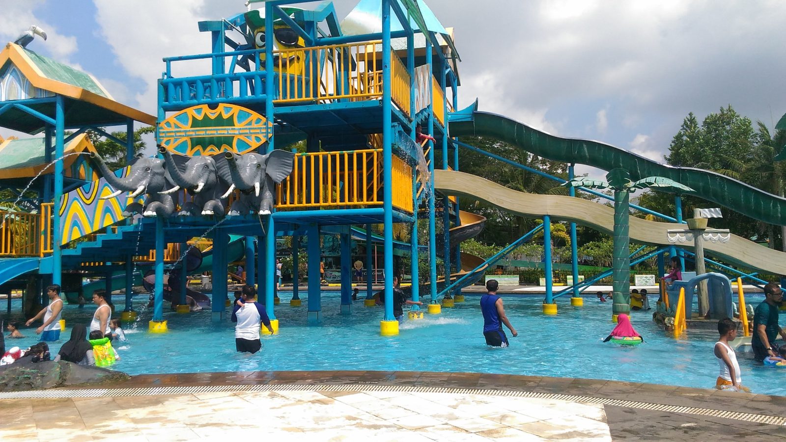 Permainan Seru di Adventure Pool Labersa Water Park Pekanbaru