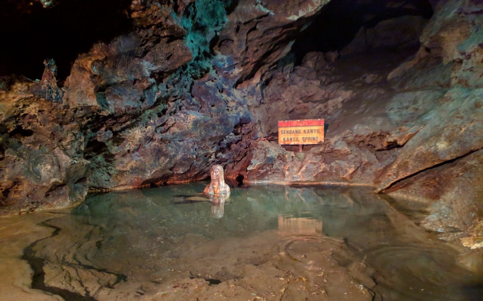 mata air sungai bawah tanah Goa Jatijajar