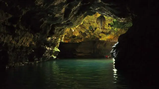 Sungai dalam gua