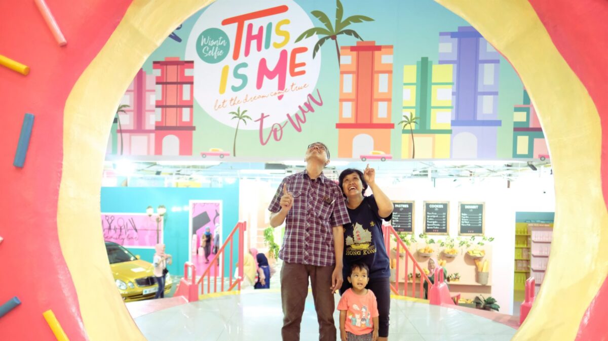 spot selfie donuts this is me bandung