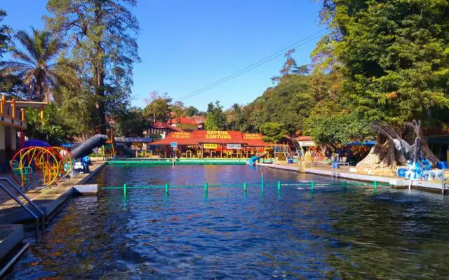 wahana kolam dan peluncuran water park objek wisata cibulan kuningan