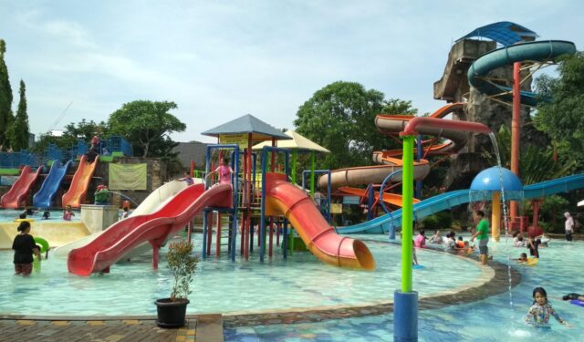 FUN PARK Water Boom Tiket Masuk & Wahana