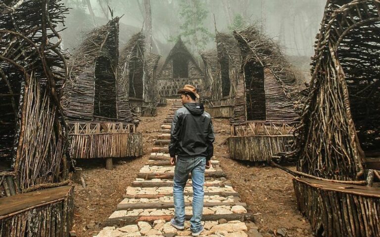 kesejukan di rumah seribu kayu.seribubatu_songgolangit